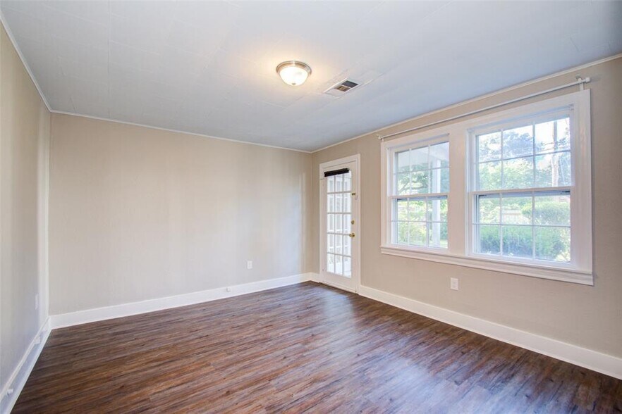 Building Photo - 417 Sue St