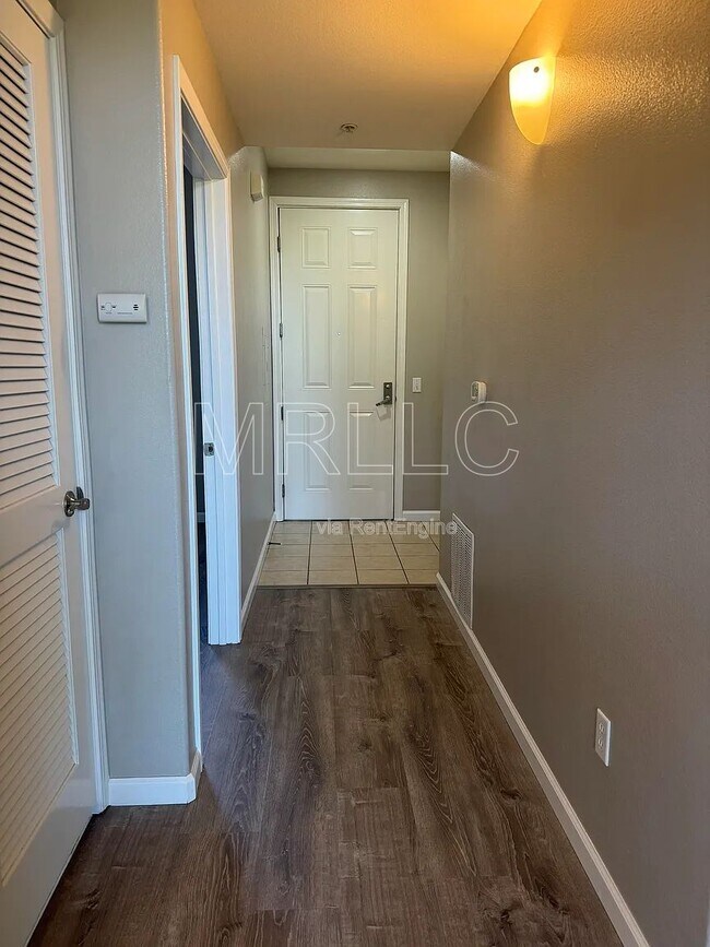 Building Photo - 965 Doubles Dr