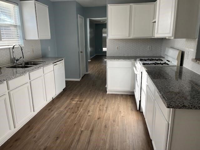 Building Photo - 2063 Greencrest Dr