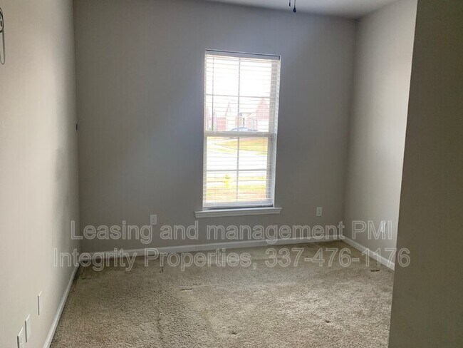 Building Photo - 201 St Caillin St