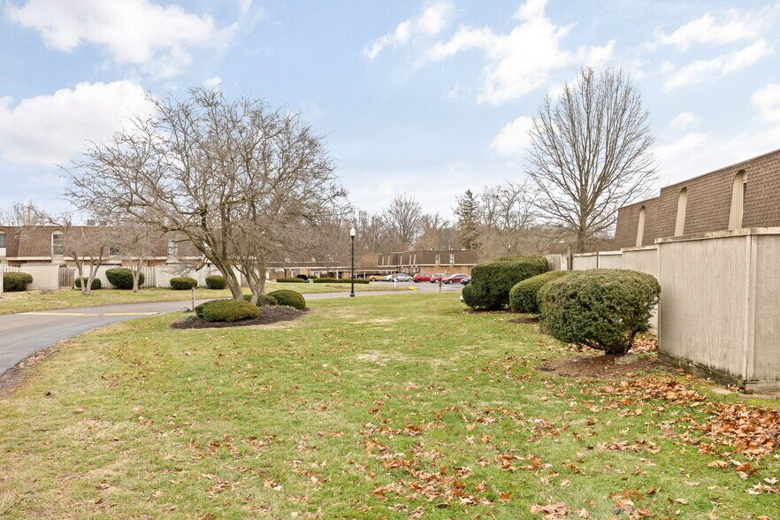 Building Photo - 7488 Country Brook Dr