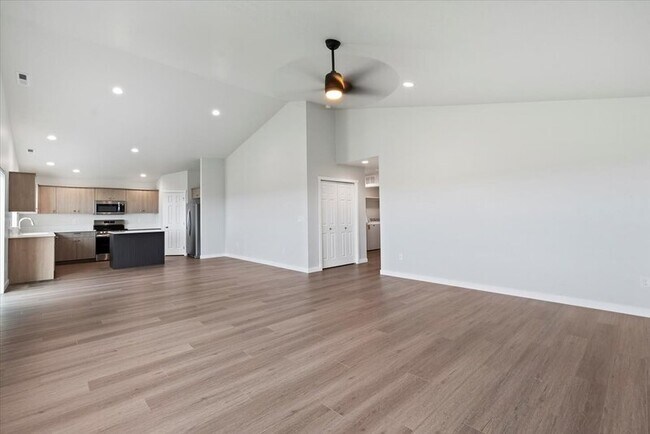 Building Photo - 2869 N Arroyo Vis Wy