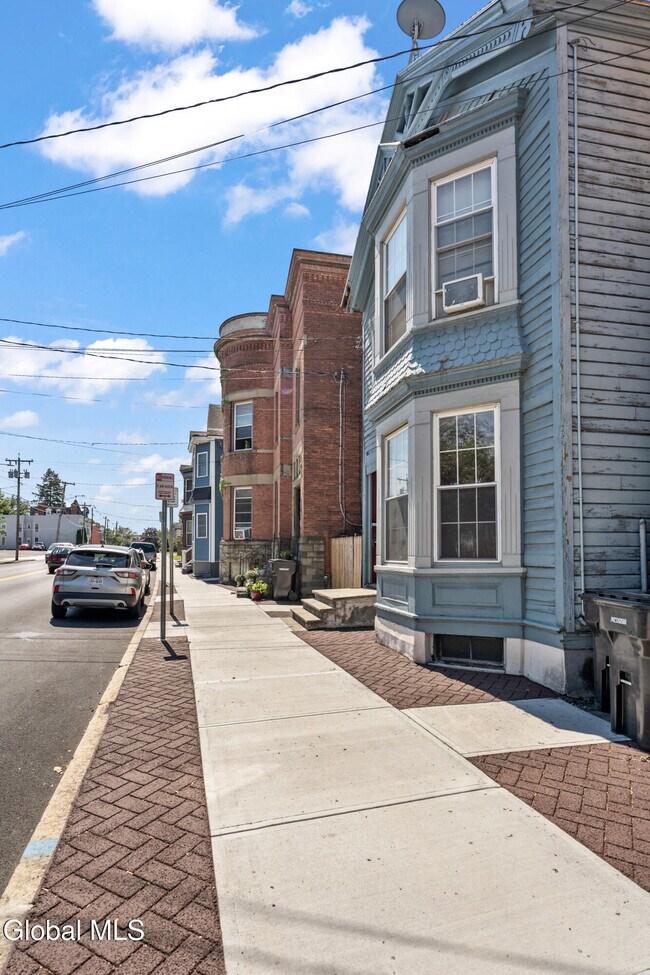 Building Photo - 89 2nd Ave