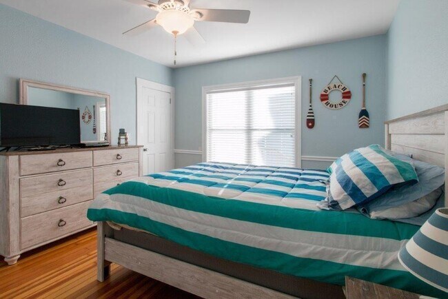 Building Photo - 1300 Dodge St