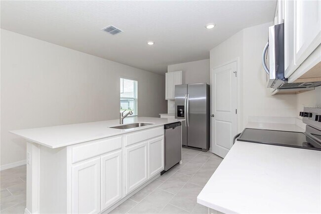 Building Photo - 3302 Pine Lily Ave