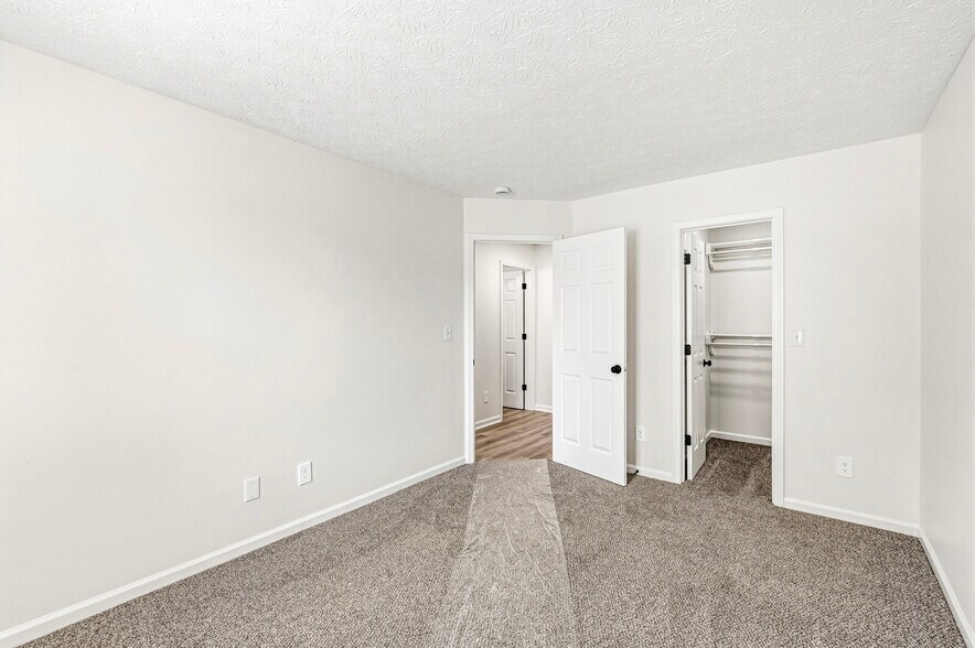 Building Photo - 2747 Foxbriar Pl