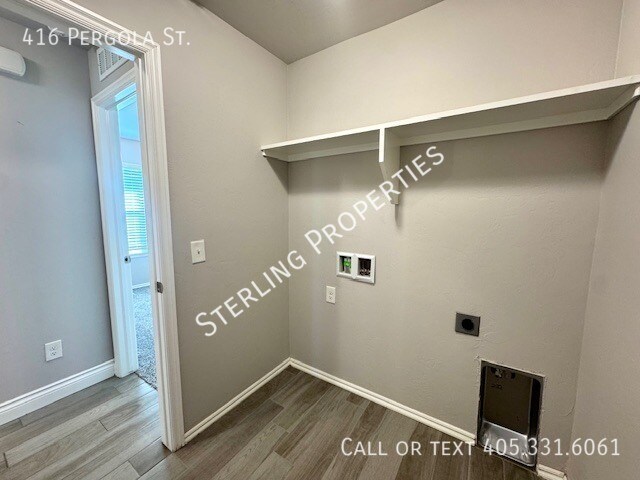 Building Photo - 416 Pergola St
