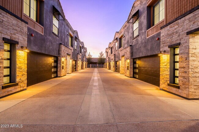Building Photo - Exclusive Urban Sanctuary—Sophisticated Townhouse in Vibrant Phoenix