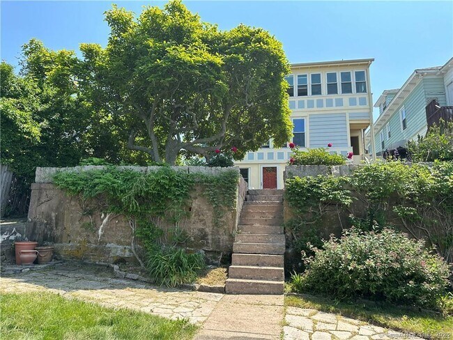 Building Photo - 82 Cove St
