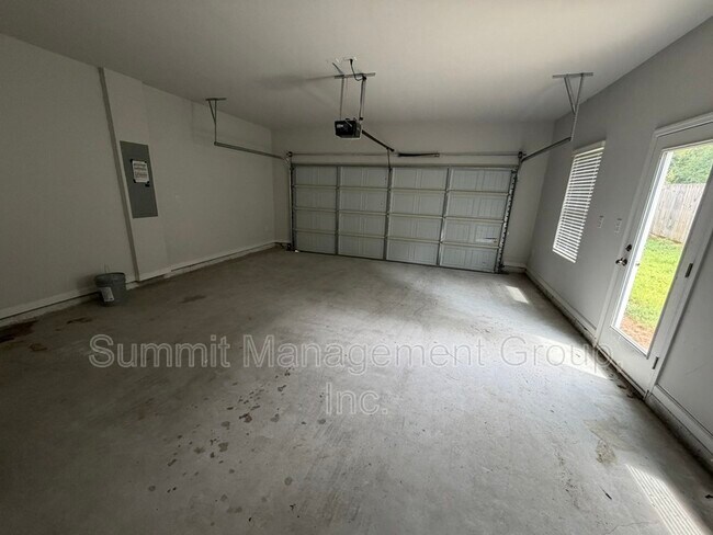 Building Photo - 160 Heard Ln