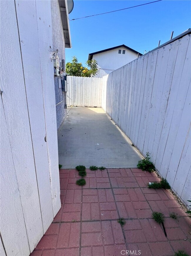 Building Photo - 6445 Tujunga Ave