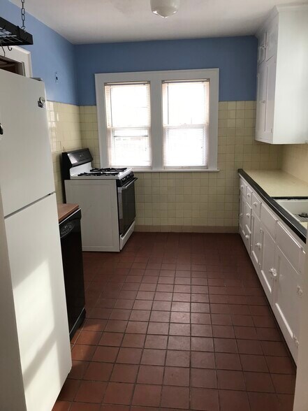 Kitchen - 1105 Emerald St