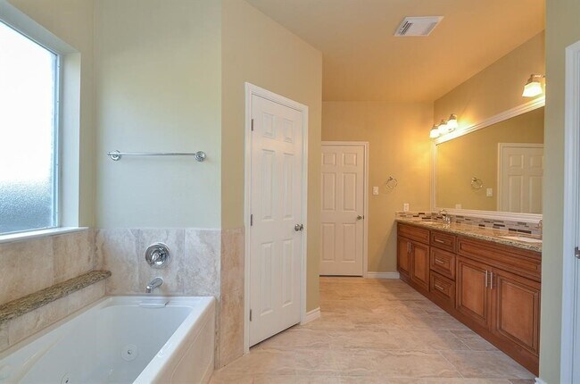 Building Photo - 5503 Langhorne Ct