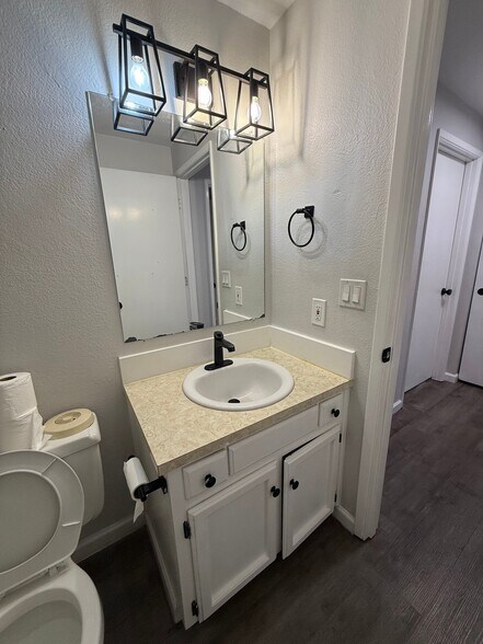 Building Photo - 2436 La Jolla Dr NW