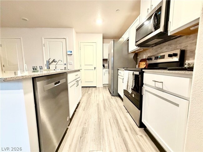 Building Photo - 6086 Lily Gdn St