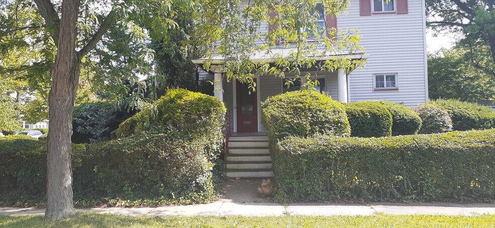 Building Photo - 17405 Woodford Ave
