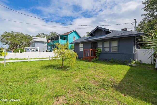 Building Photo - 121 Bellevue Ave