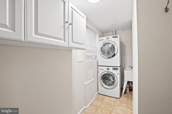 Building Photo - 2858 New Providence Ct