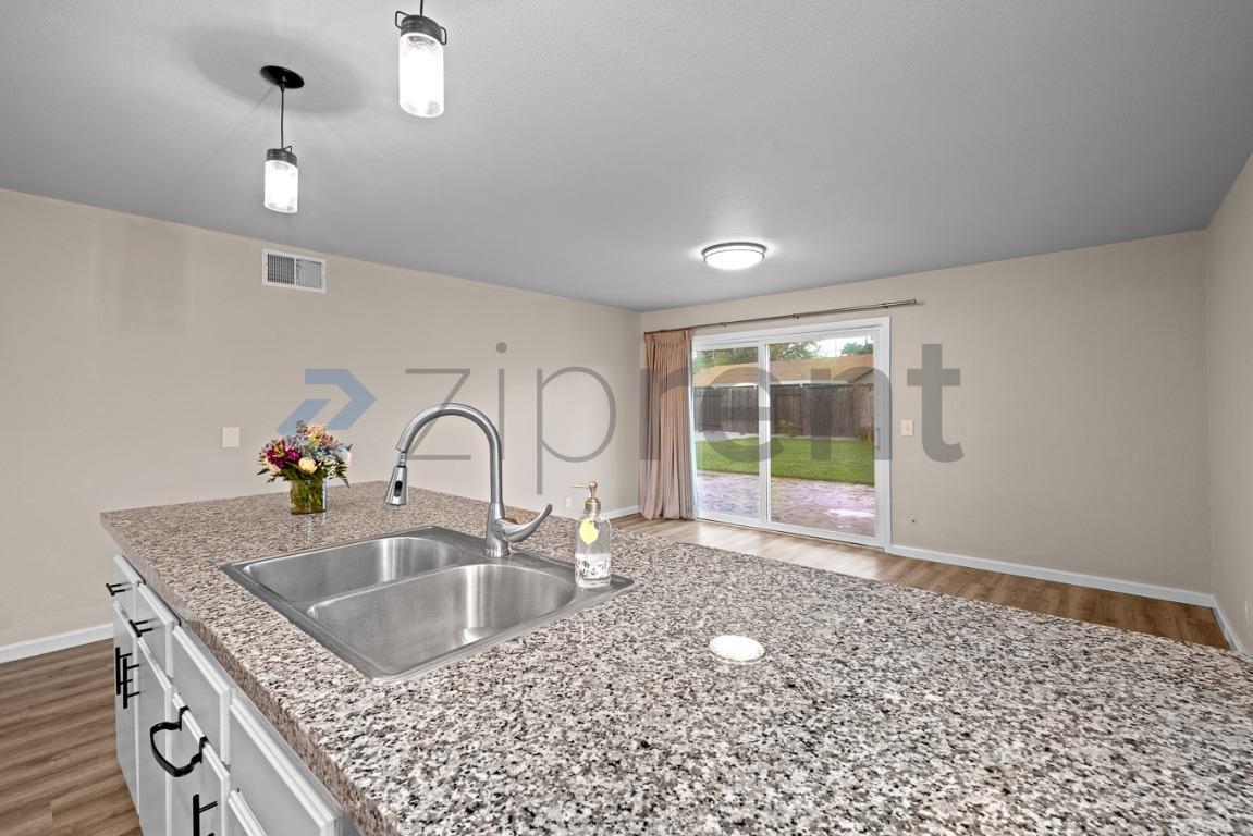 Building Photo - 208 Richard Pl