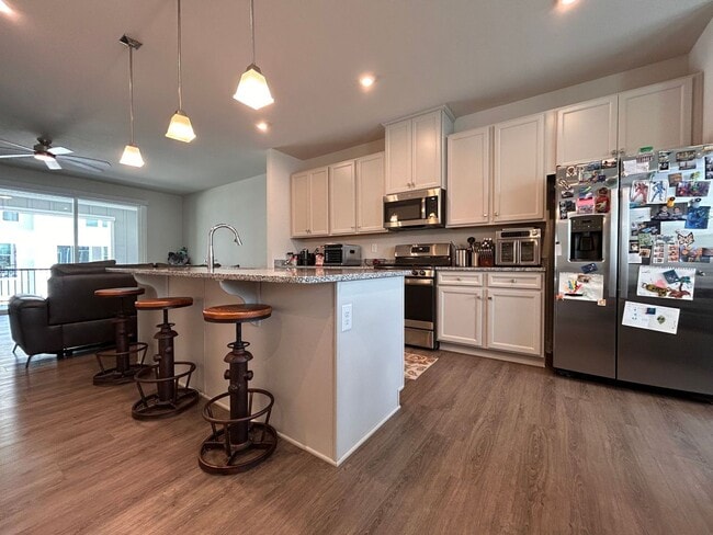 Building Photo - Spacious 4-Bedroom Townhome with Garage & ...
