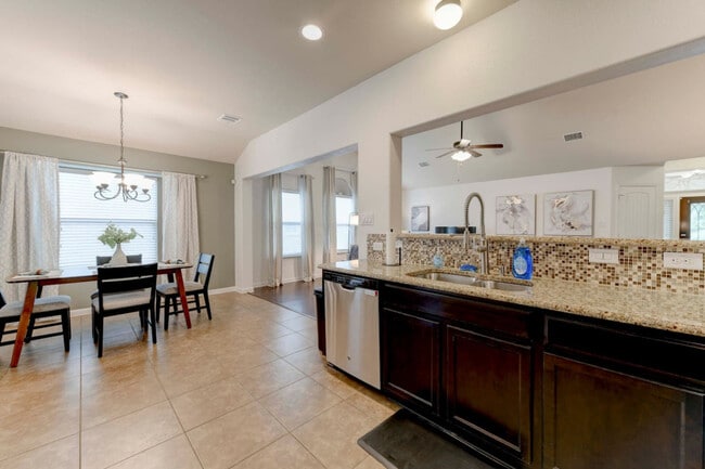 Building Photo - 12500 Ellen Ct