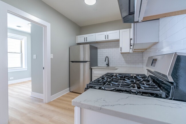 Building Photo - 6239 N Western Ave