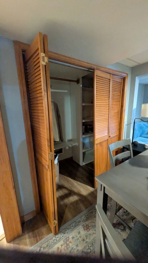 Building Photo - 421 Oakhill Ave