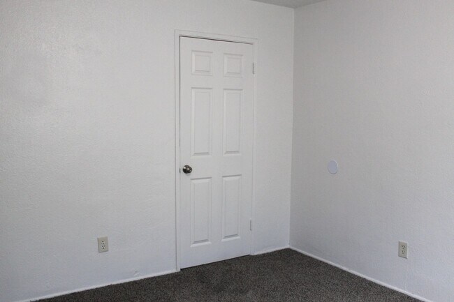 Building Photo - Cute Home for Rent South Bakersfield Cul De Sac