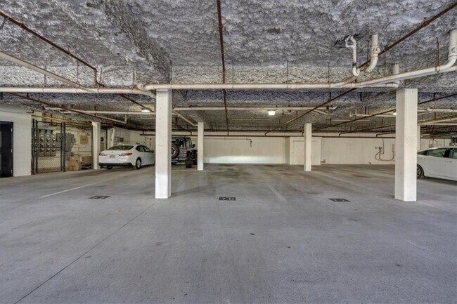 Building Photo - 25109 Plantation Dr NE