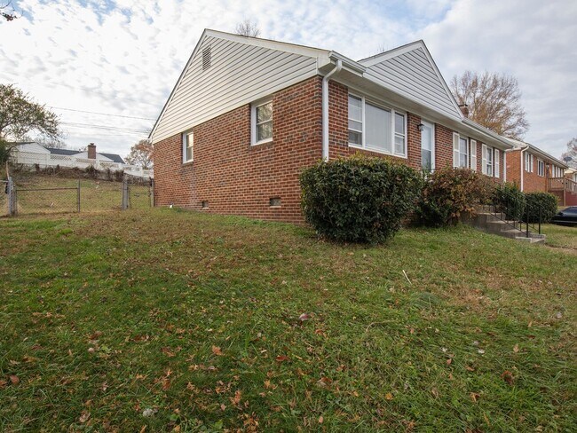 Building Photo - Charming 3BR Brick Ranch