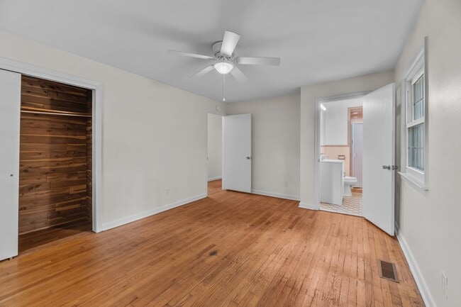 Building Photo - 607 Pinetree Dr