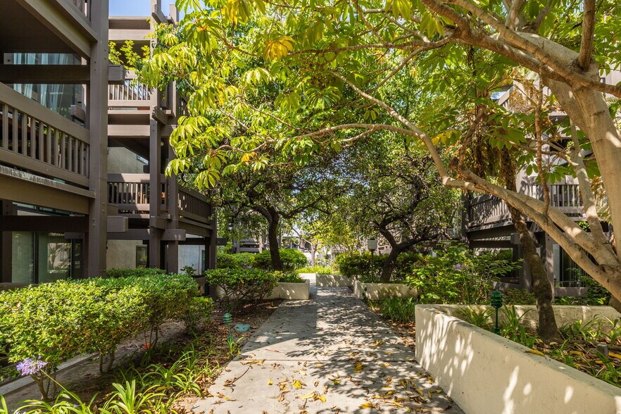 Building Photo - 7742 Redlands St