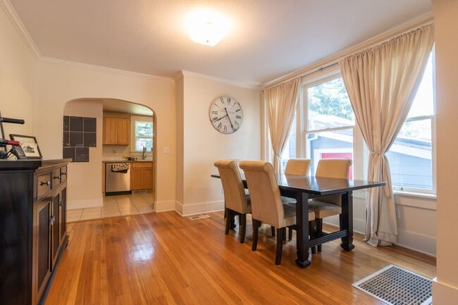 Building Photo - 6406 SE 44th Ave