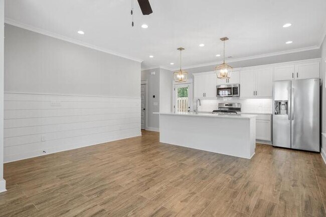 Building Photo - 1504 Cottage Grv