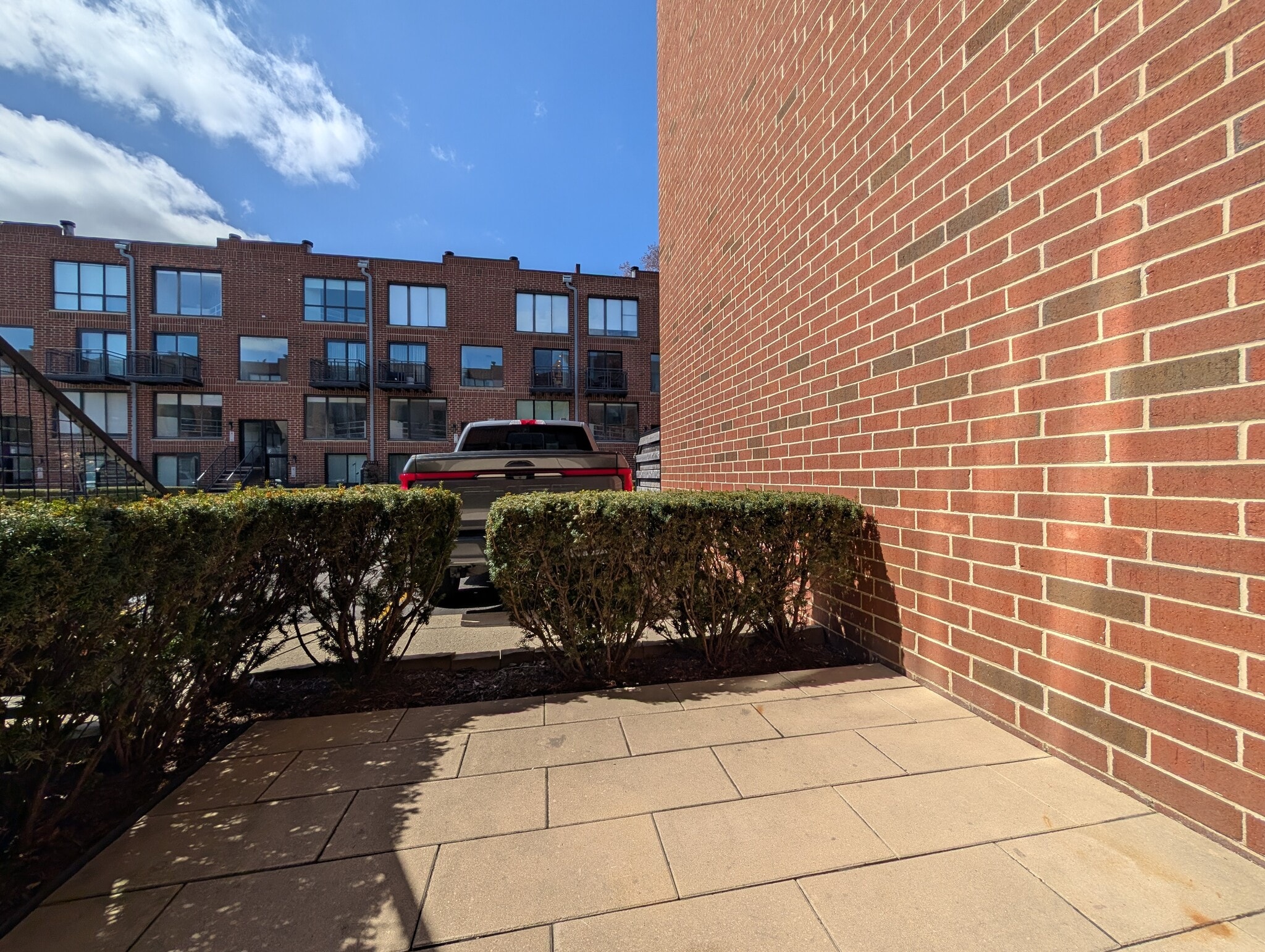 Building Photo - 932 W Grace St