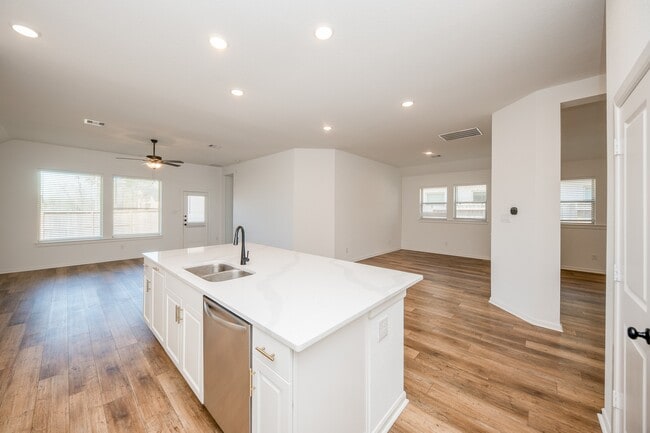 Building Photo - 42514 Summer Crst Rd