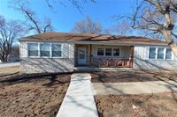 Building Photo - 1005 Hawthorn Ave