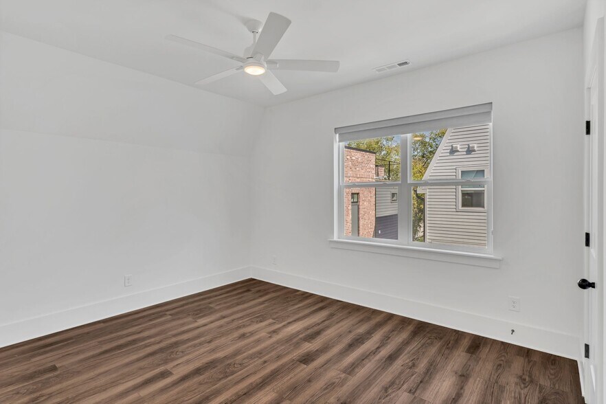 Building Photo - 121 Neill Ave