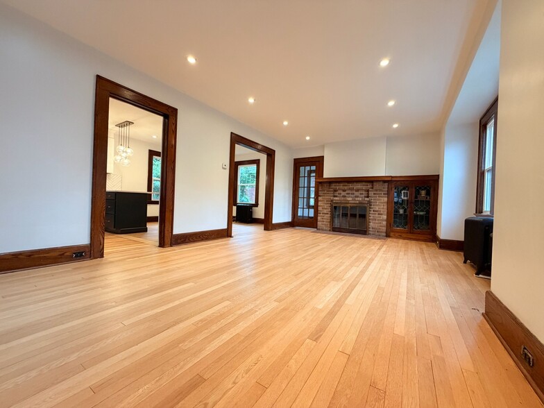 Building Photo - 160 Clairmont Terrace
