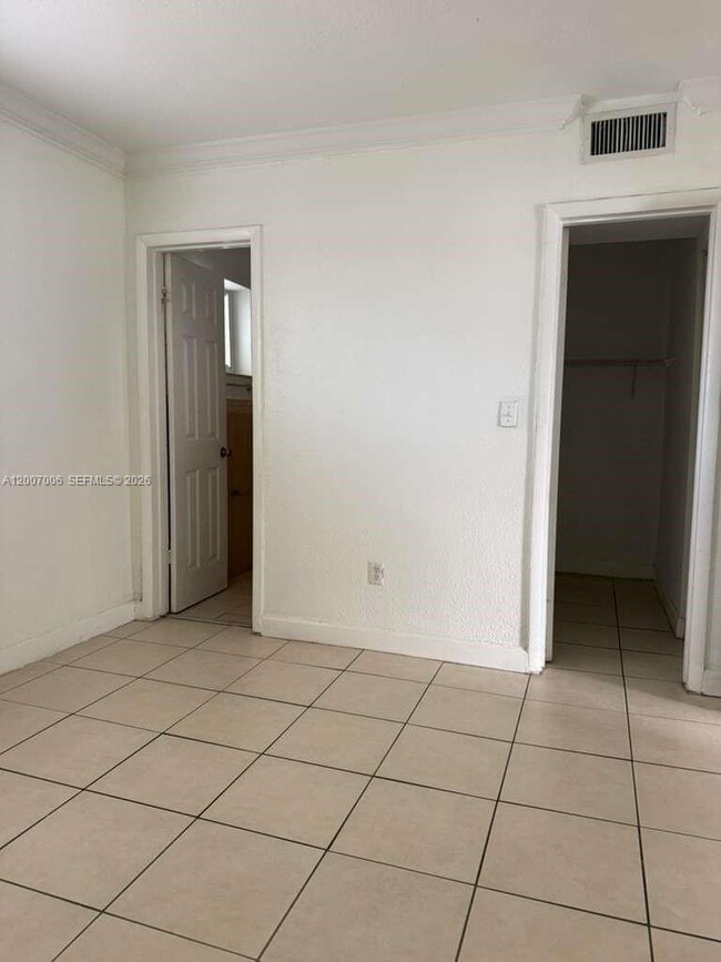 Building Photo - 890 NW 45th Ave