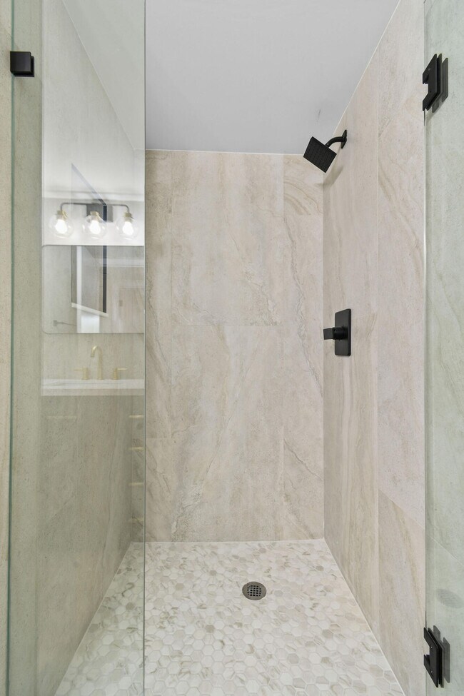 Building Photo - 2233 NW 22nd Ave