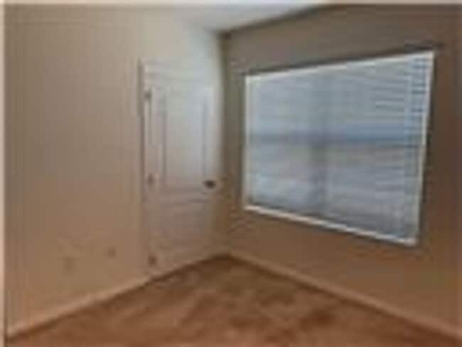 Building Photo - Tavares