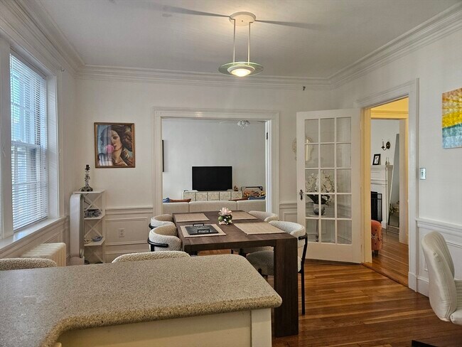 Building Photo - 77 Martin St