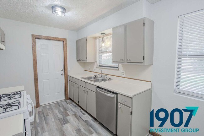 Building Photo - 608 N Janeway Ave