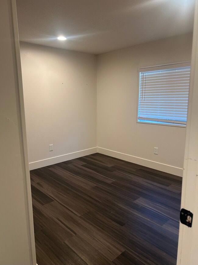 Building Photo - 2730 Larkspur St