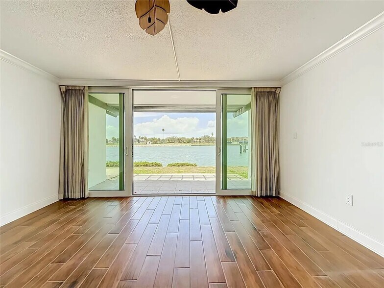 Building Photo - 450 Treasure Island Causeway