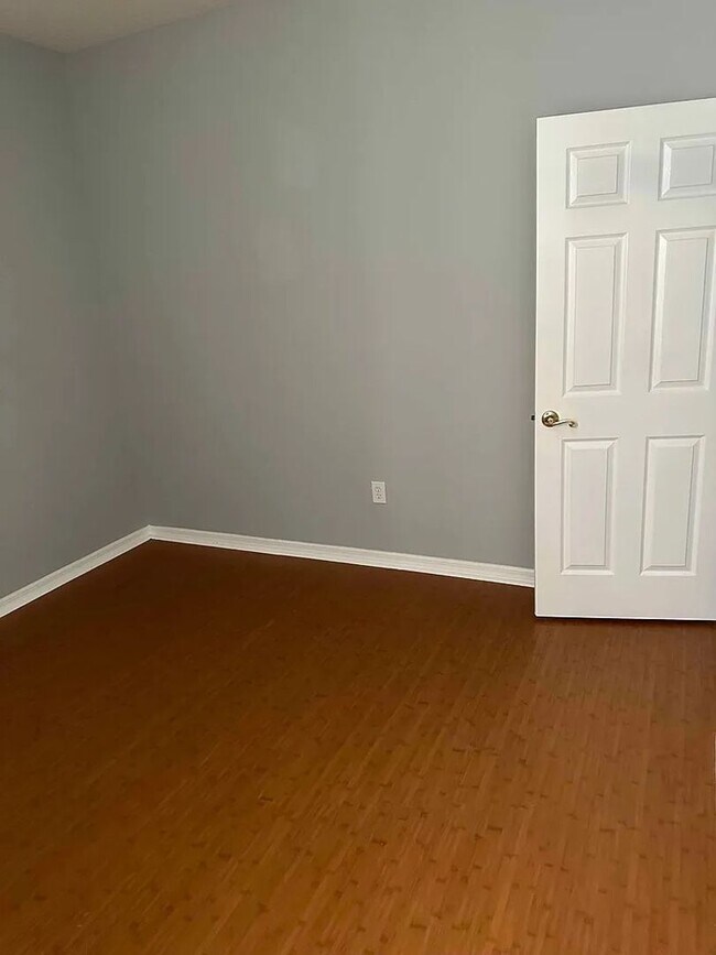 Building Photo - Elegant 4-bedroom 3-bathroom Home in Windermere