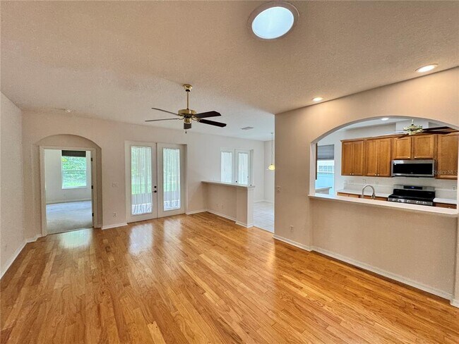 Building Photo - 20634 Queen Alexandra Dr