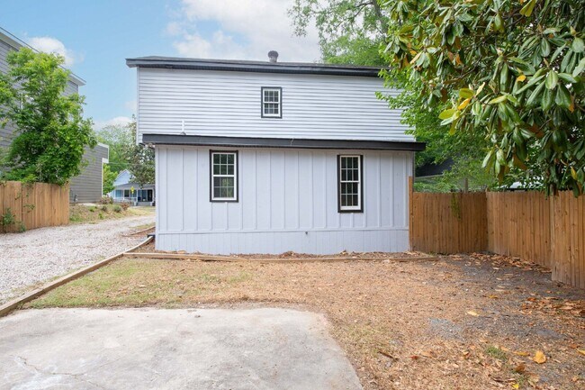 Building Photo - 114 N Guthrie Ave