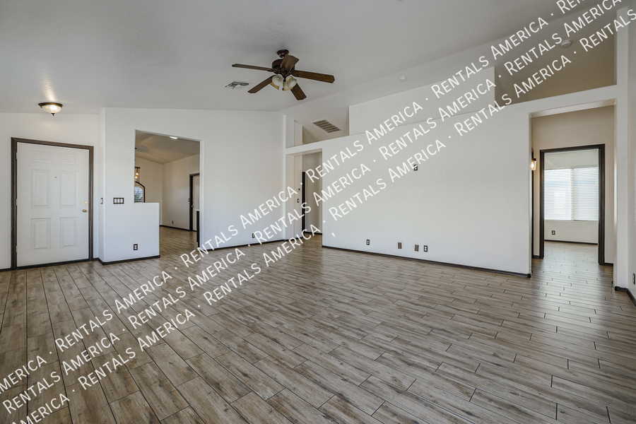 Building Photo - 9316 W Cinnabar Ave